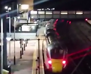 چاقوکشی خونین در قطار انگلیسی؛ حال ۹ نفر وخیم است