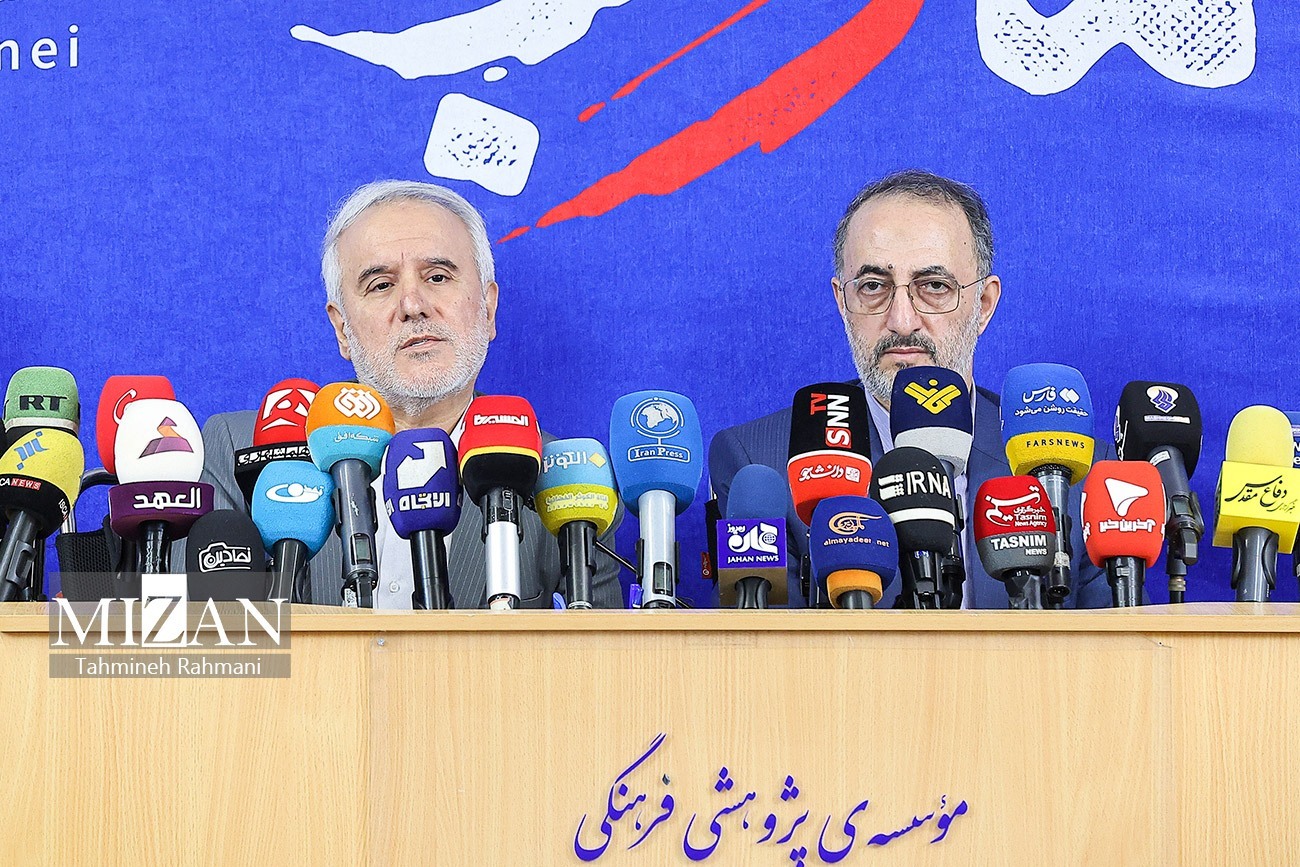 «محمد اسحاقی» معاون آموزشی و پژوهشی دفتر حفظ و نشر آثار آیتالله خامنهای انقلاب اسلامی نگرش عزتمندانه و آگاهانهای را جایگزین نگاه وابسته و تسلیمطلبانه گذشته کرده است/ ایران که میتواند در کمتر از دو هفته بمب اتم داشته باشد قاطعانه بمب اتم نمیخواهد