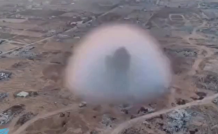 لحظه انفجار خانه‌های مردم غزه به‌دست نیروهای اشغالگر رژیم صهیونیستی