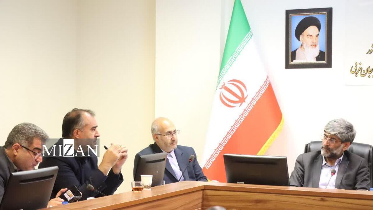 سکونتگاه‌های غیر رسمی در برخورداری از انشعابات آب، برق و گاز باید از باغ ویلا‌های غیرمجاز تفکیک شوند