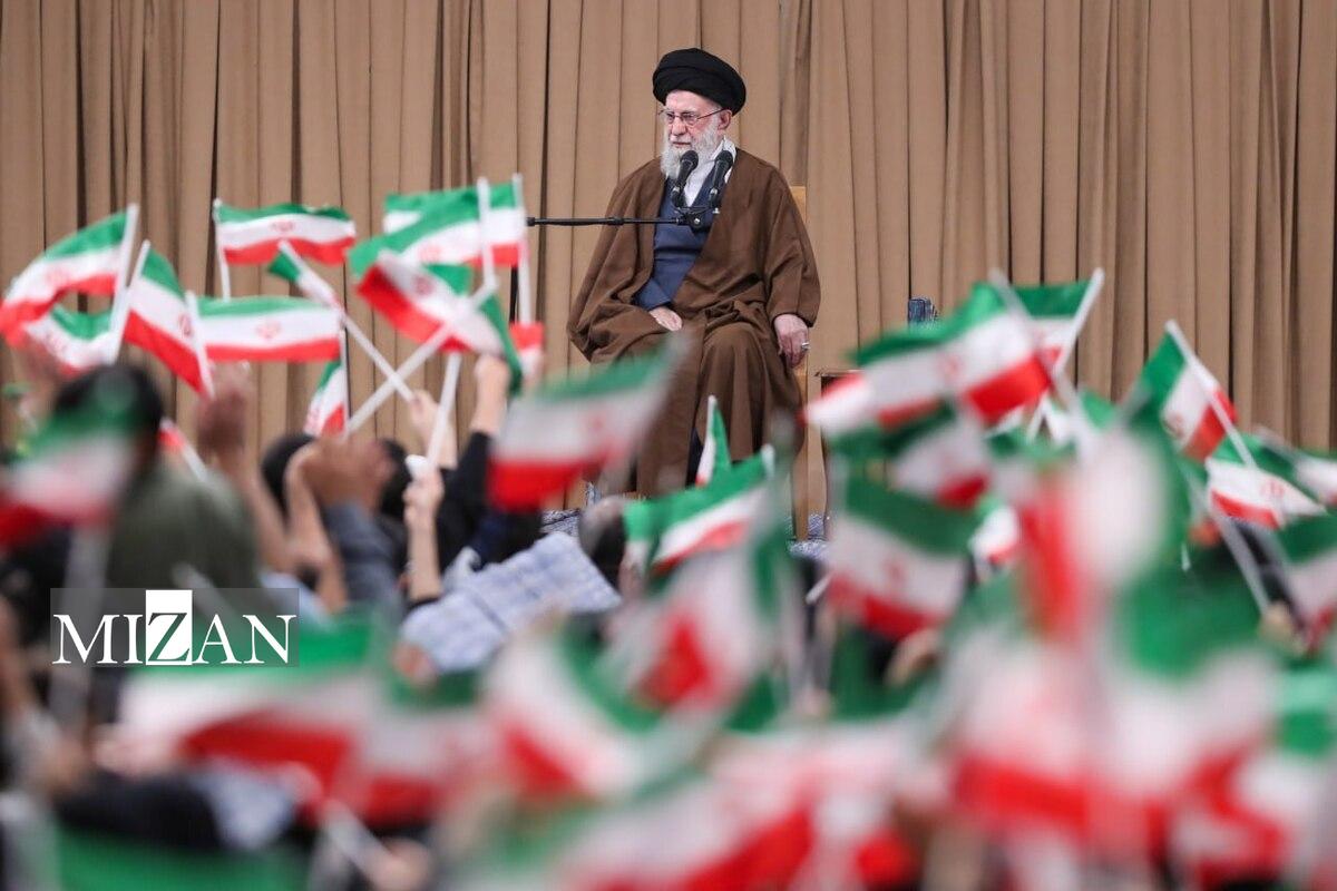 رهبر انقلاب: ذات استکباری آمریکا چیزی جز تسلیم را قبول نمی‌کند/ ایران قوی؛ تنها راه حل مشکلات است