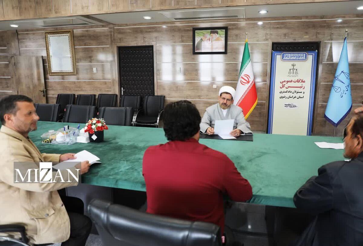 مسئولان قضایی دادگستری خراسان رضوی به درخواست ۳۳۰ نفر از مراجعان در ملاقات مردمی رسیدگی کردند