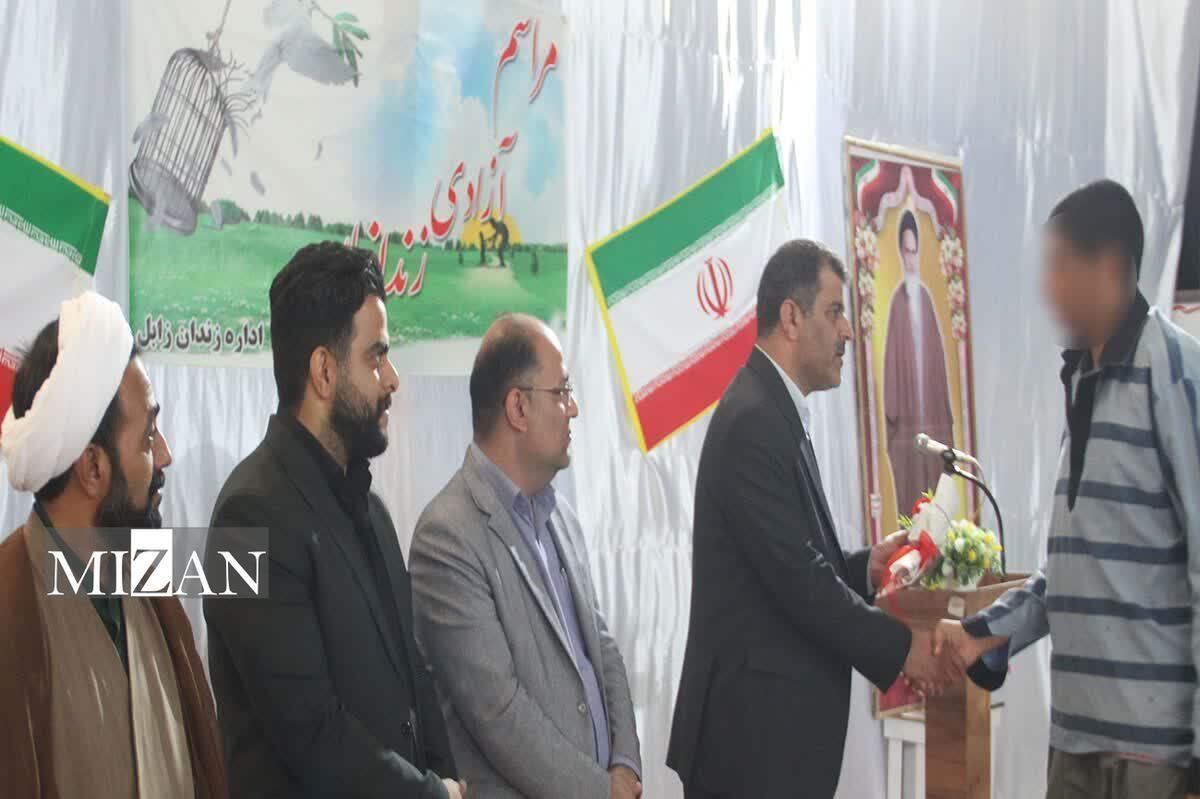 ۲۴ زندانی  از زندان زابل با کمک بنیاد تعاون آزاد شدند