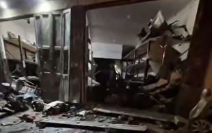 تخریب کامل یک مغازه در حمله نظامیان اشغالگر در جنوب الخلیل