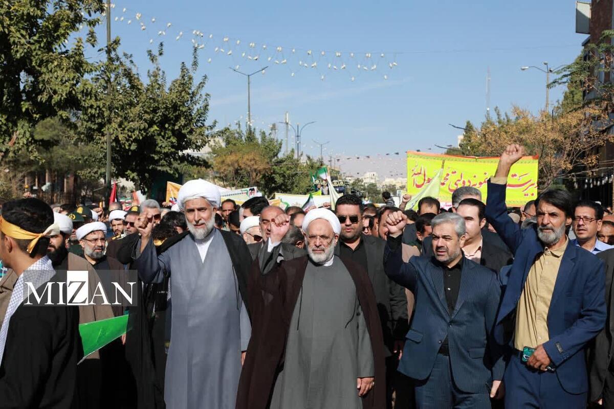 ملت ایران با وحدت و ایمان راسخ در برابر زورگویی‌های استکبار جهانی ایستاده است