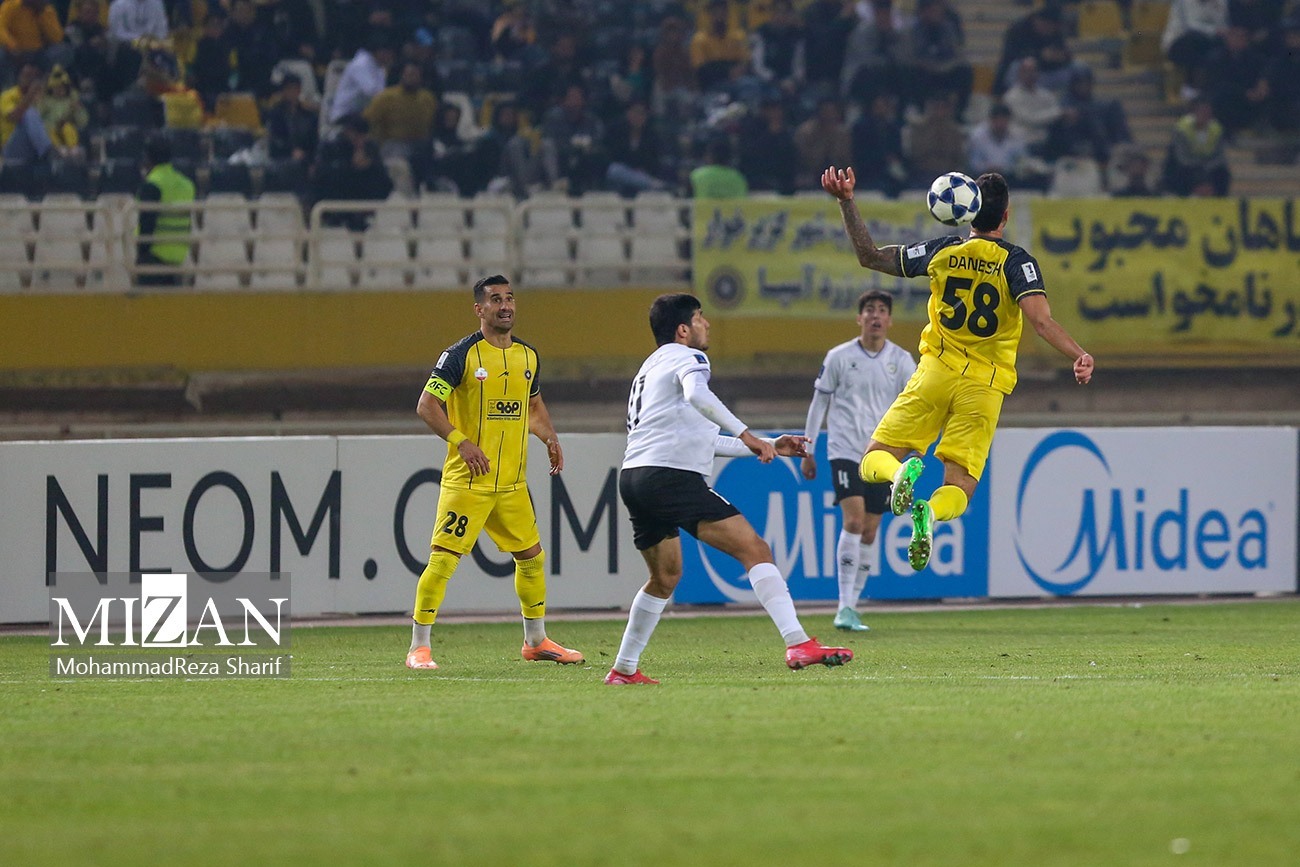 سپاهانِ محرم در هزارتوی بیبرنامگی/ صعود با علامت سؤال بزرگ سپاهانِ محرم در هزارتوی بیبرنامگی/ صعود با علامت سؤال بزرگ