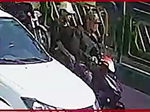 سارقان طلا‌های مردم در چنگال قانون/ تصاویری از نحوه سرقت قاپ‌زن‌ها