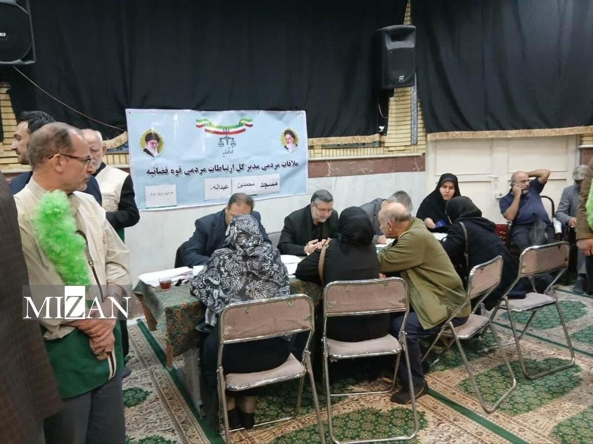 مدیرکل ارتباطات مردمی قوه قضاییه به مشکلات حقوقی و قضایی  ۶۰  نفر از نمازگزاران در مسجد حضرت محمدبن عبدالله (ع) رسیدگی کرد