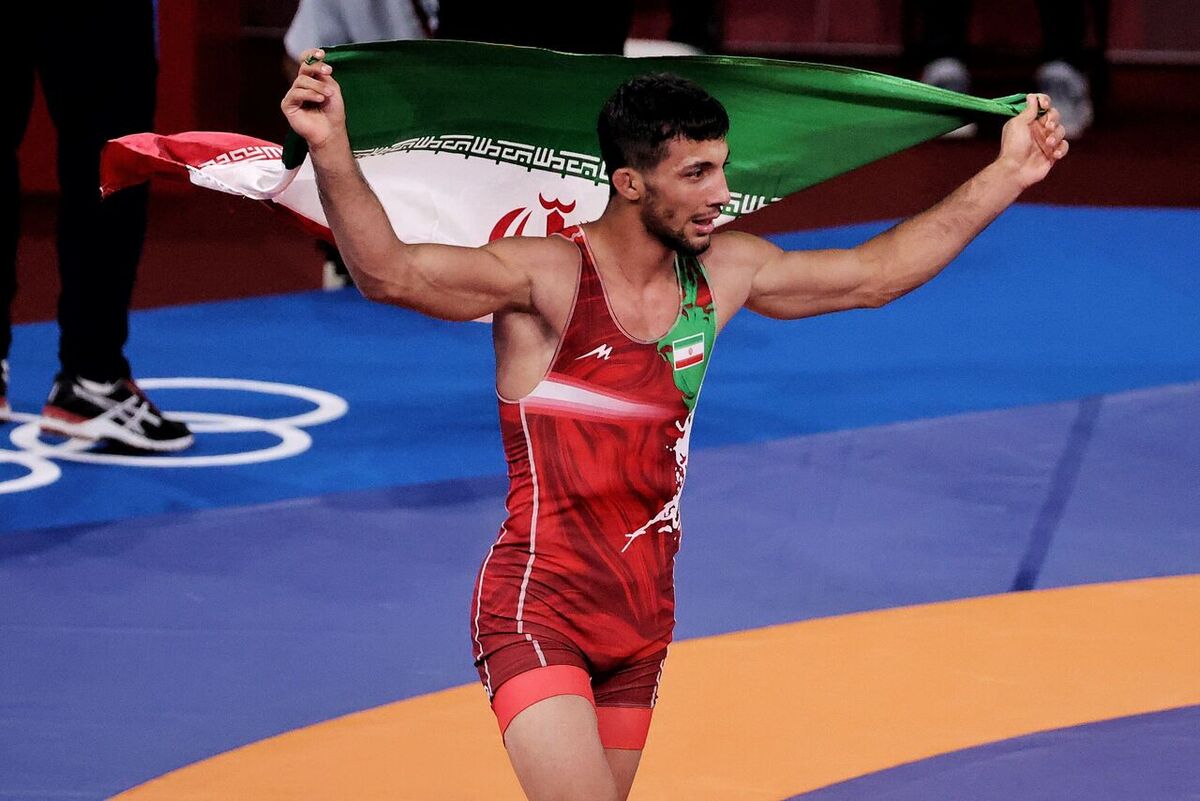 حرکت پهلوانانه قهرمان المپیک توکیو؛ محمدرضا گرایی مدال خود را به کودک معلول اهدا کرد