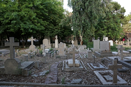 آرامستان لهستانی‌های دولاب؛ یادگاری از جنگ جهانی دوم