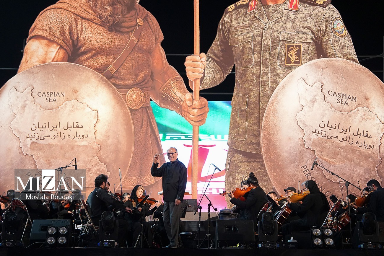 میدان انقلاب اسلامی غرق در شکوه تاریخ/ مجسمه «زانو زنندگان برابر ایران» در میدان انقلاب رونمایی شد میدان انقلاب اسلامی غرق در شکوه تاریخ/ مجسمه «زانو زنندگان برابر ایران» در میدان انقلاب رونمایی شد