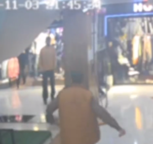 چاقوکشی در پاساژ