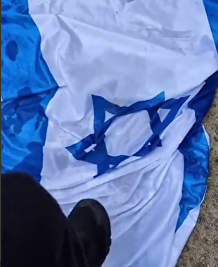 لگدمال شدن پرچم اسرائیل در جام جهانی