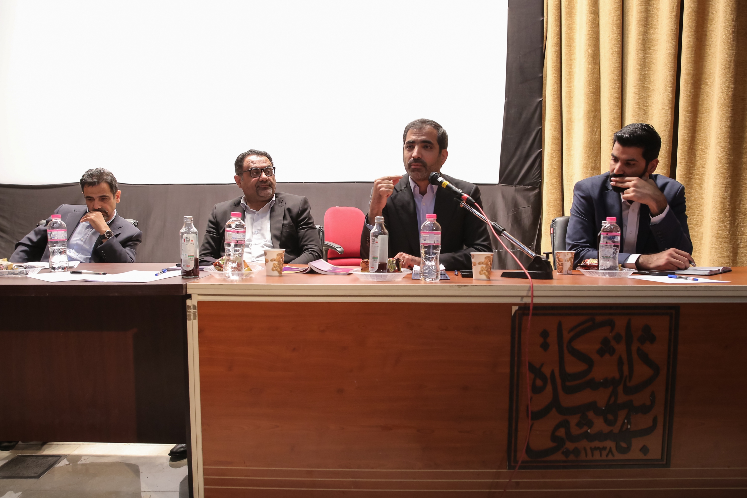 نشست نقد و بررسی رای وحدت رویه دیوان عالی کشور