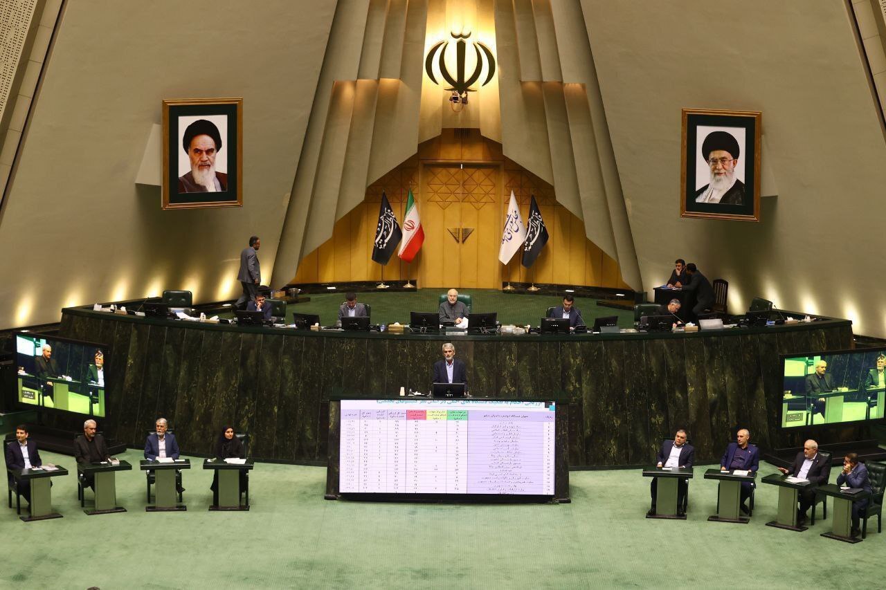 چیدمان خاص صندلی‌های وزرا در مجلس