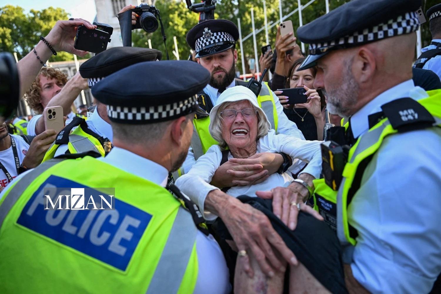 خشونت پلیس انگلیس علیه معترضان نقض نظاممند حق آزادی تجمعات مسالمتآمیز در انگلیس