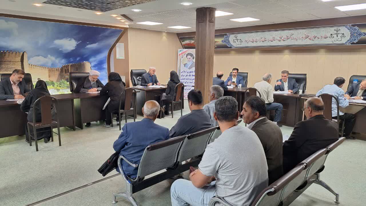 میز خدمت مسئولان قضایی استان لرستان اقدامات دادگستری استان لرستان در زمینه تحقق حقوق شهروندی/ انجام ۱۲۵ مورد بازرسی تخصصی از محاکم استان و اعطای ارفاقات قانونی به ۹۸۷ زندانی