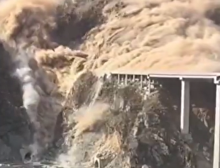 لحظه ریزش بخشی از یک پل تازه افتتاح شده در چین