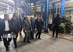 بررسی روند اشتغال زندانیان آزادشده در واحد‌های صنعتی سلفچگان توسط رئیس سازمان زندان‌ها