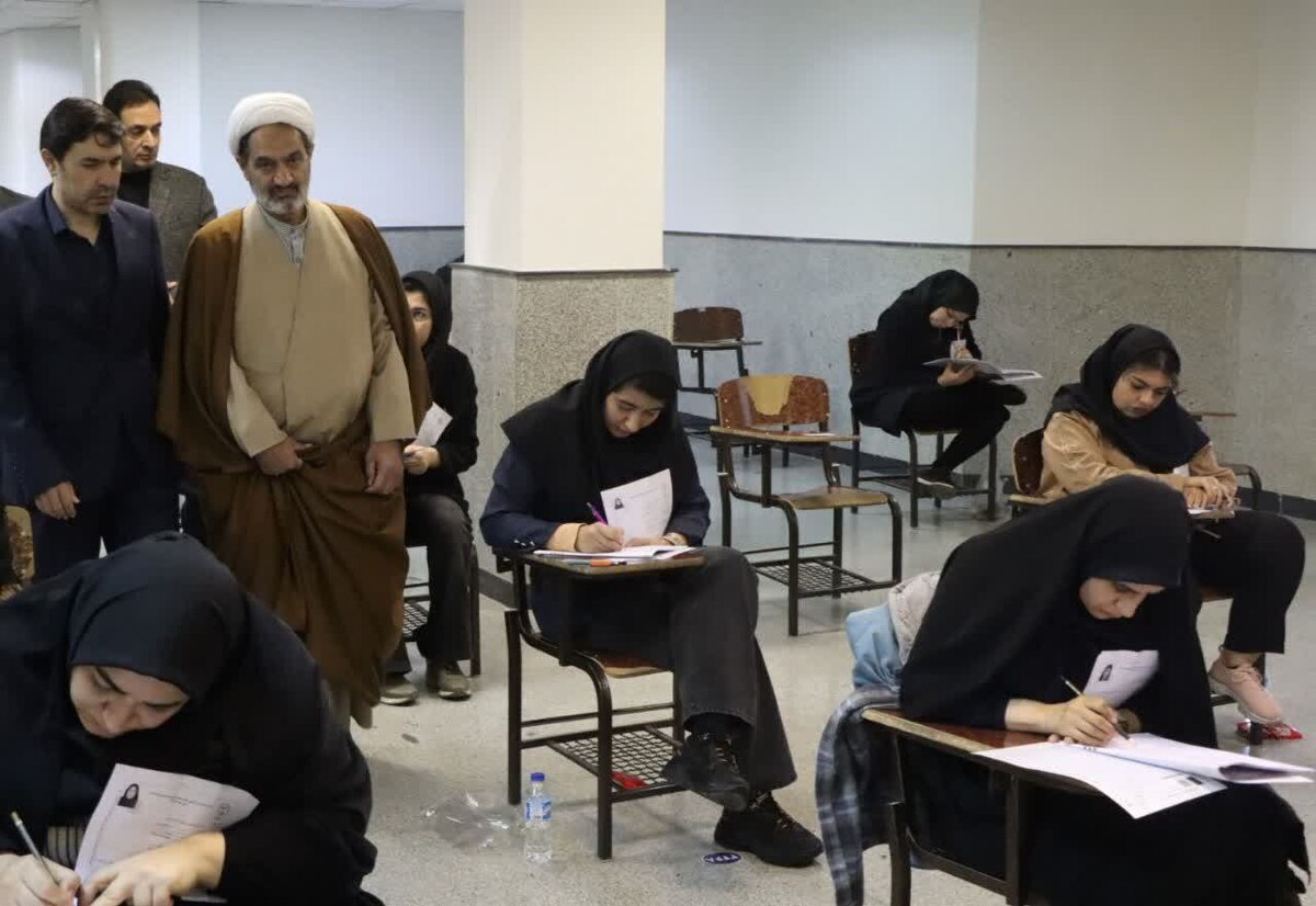 معاون منابع انسانی دادگستری آذربایجان غربی از روند برگزاری آزمون جذب عمومی تصدی منصب قضا بازدید کرد