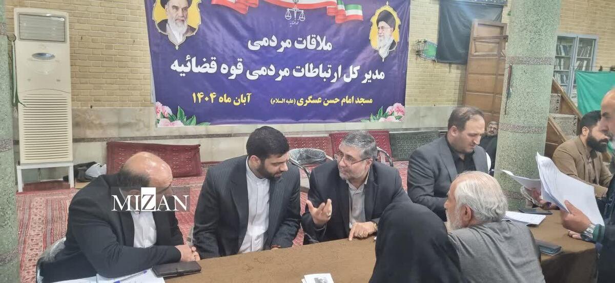 مدیرکل ارتباطات مردمی قوه قضاییه در مسجد امام حسن عسکری (ع) قم به مشکلات مراجعان رسیدگی کرد