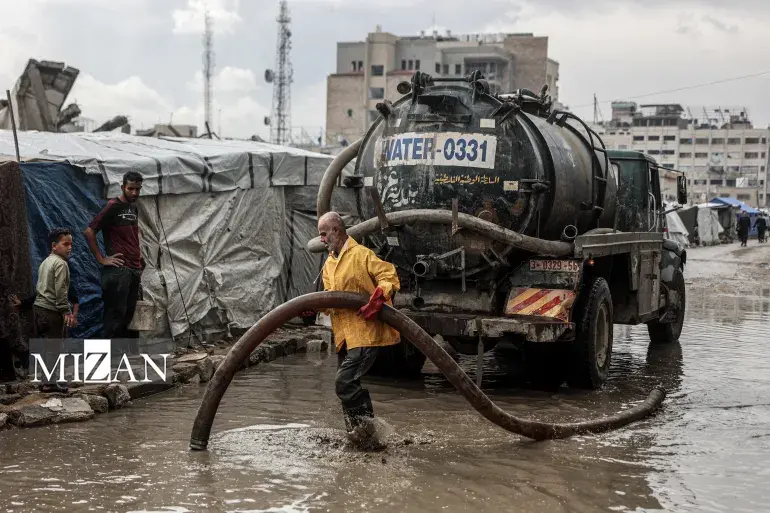 وضعیت وخیم آوارگان فلسطینی درپی سیل در اردوگاههای چادری غزه وضعیت وخیم آوارگان فلسطینی درپی سیل در اردوگاههای چادری غزه