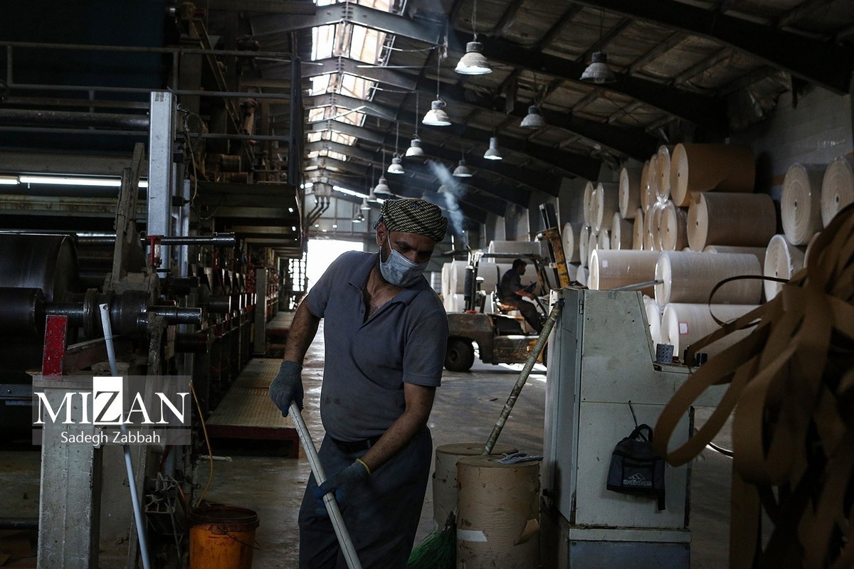 کارشناس حوزه کار: خط فقر به بیش از ۵۵ میلیون تومان رسیده است/ تاکید بر تعیین دستمزد کارگران براساس سبد معیشت