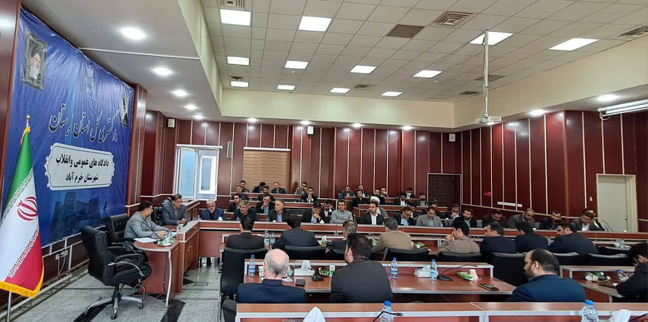 دوره آموزشی به قضات و کارکنان دادگستری استان لرستان آموزش؛ راهبرد اصلی دادگستری لرستان برای سلامت اداری و ارتقای عدالت/ برگزاری ۲۶ دوره آموزشی برای قضات استان