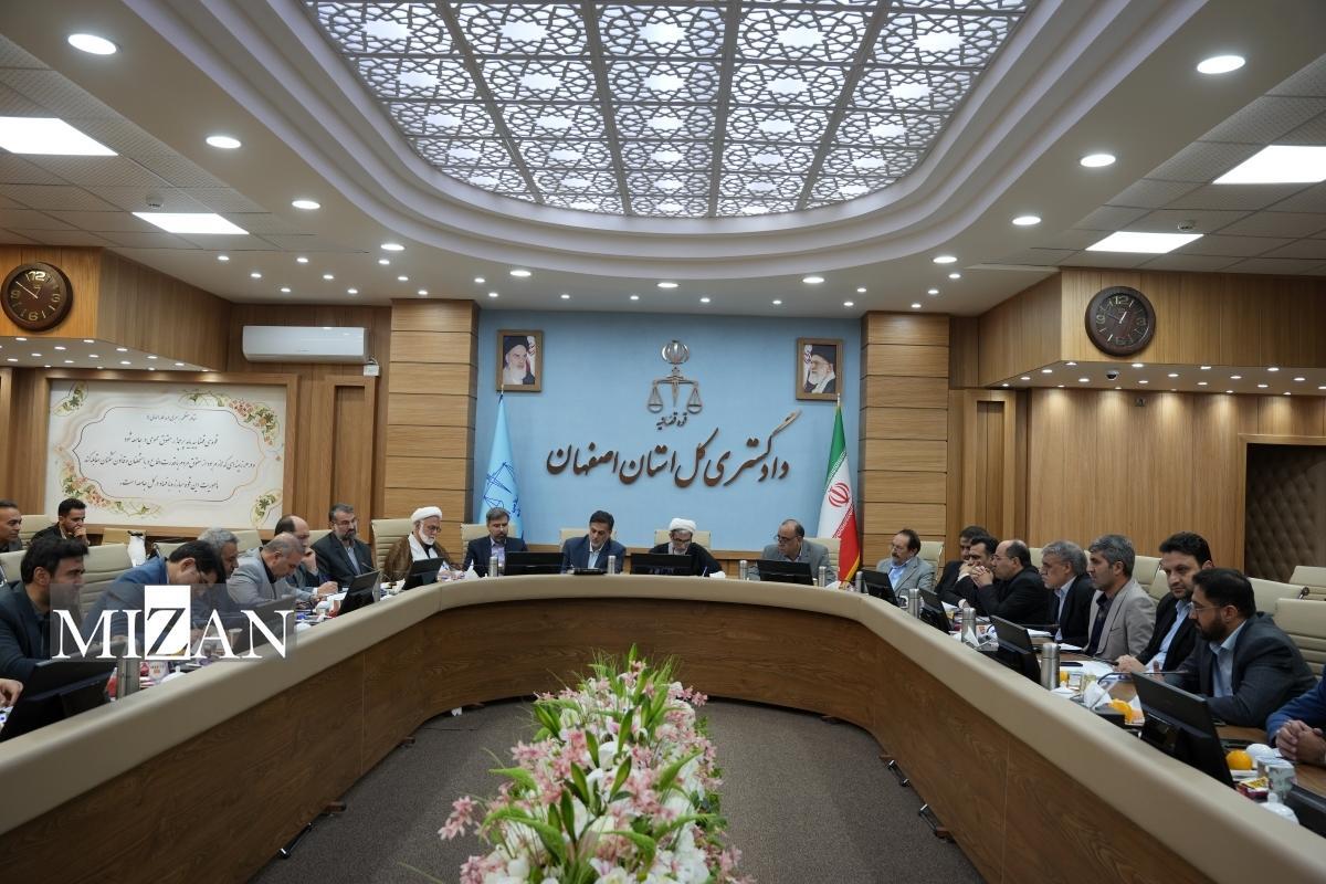 جلوه‌های پیشتازی مردم استان اصفهان در دفاع مقدس بی‌شمار بوده است