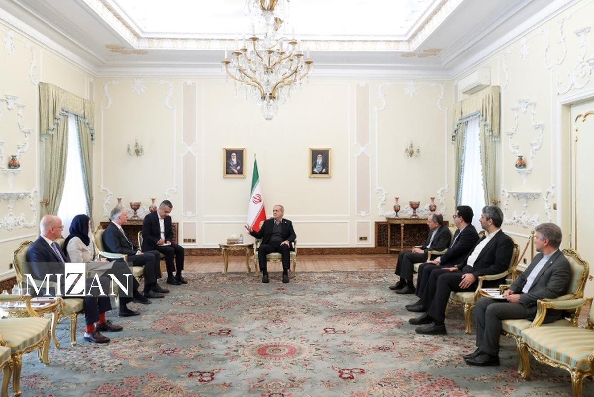 پزشکیان: ایران آماده گسترش روابط با اتریش است