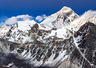 کشف جسد منجمد کوهنورد گمشده در اورست پس از دهه‌ها