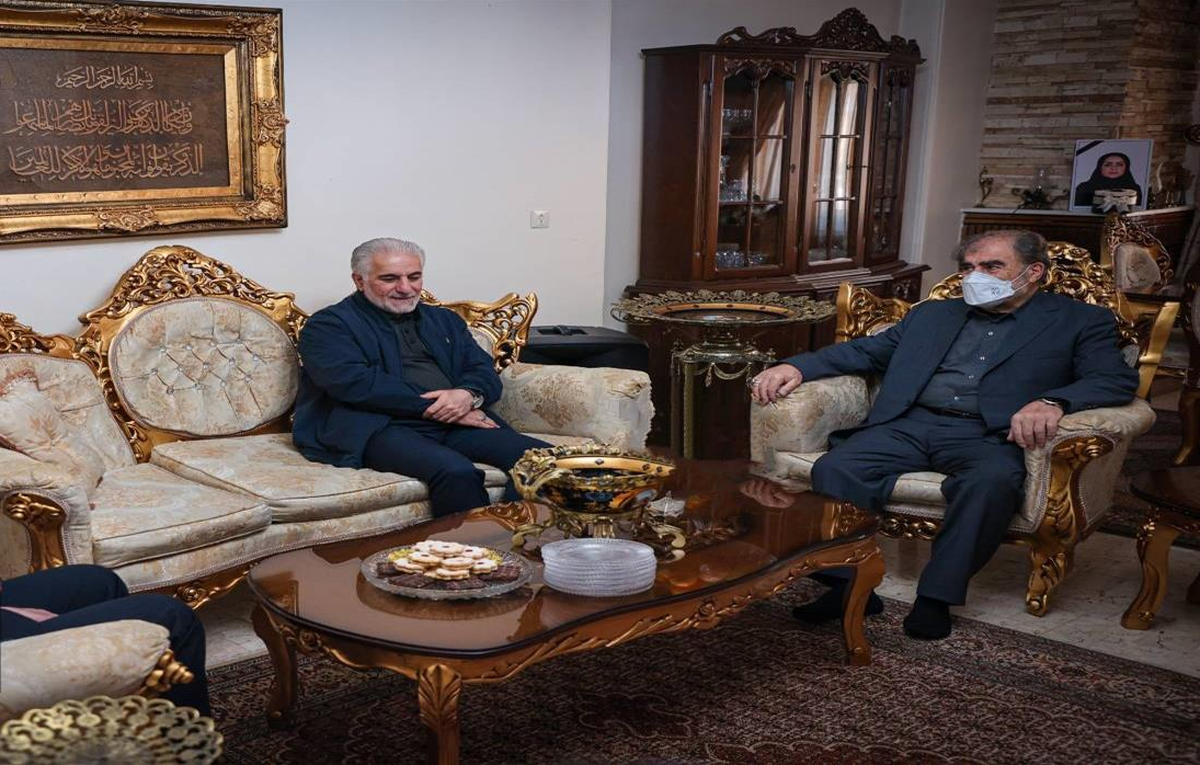 حضور رئیس سازمان زندان‌ها در منزل خانواده شهیده مریم واحدپناه