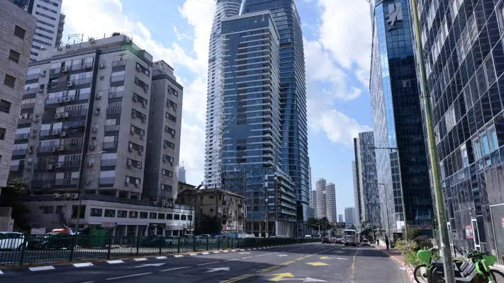 معاریو: آثار تخریب ناشی از موشک‌های ایران در مرکز اسرائیل همچنان قابل مشاهده است