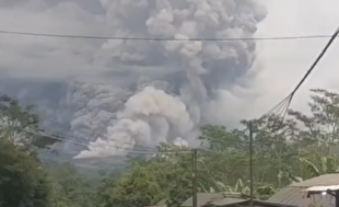 فوران بزرگ آتشفشان در شرق جاوه اندونزی