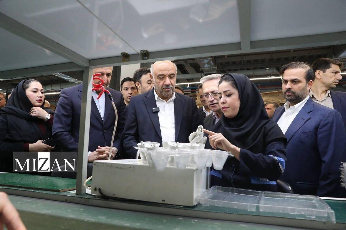 بازدید وزیر تعاون، کار و رفاه اجتماعی از یک واحد تولیدی در صنعت برق
