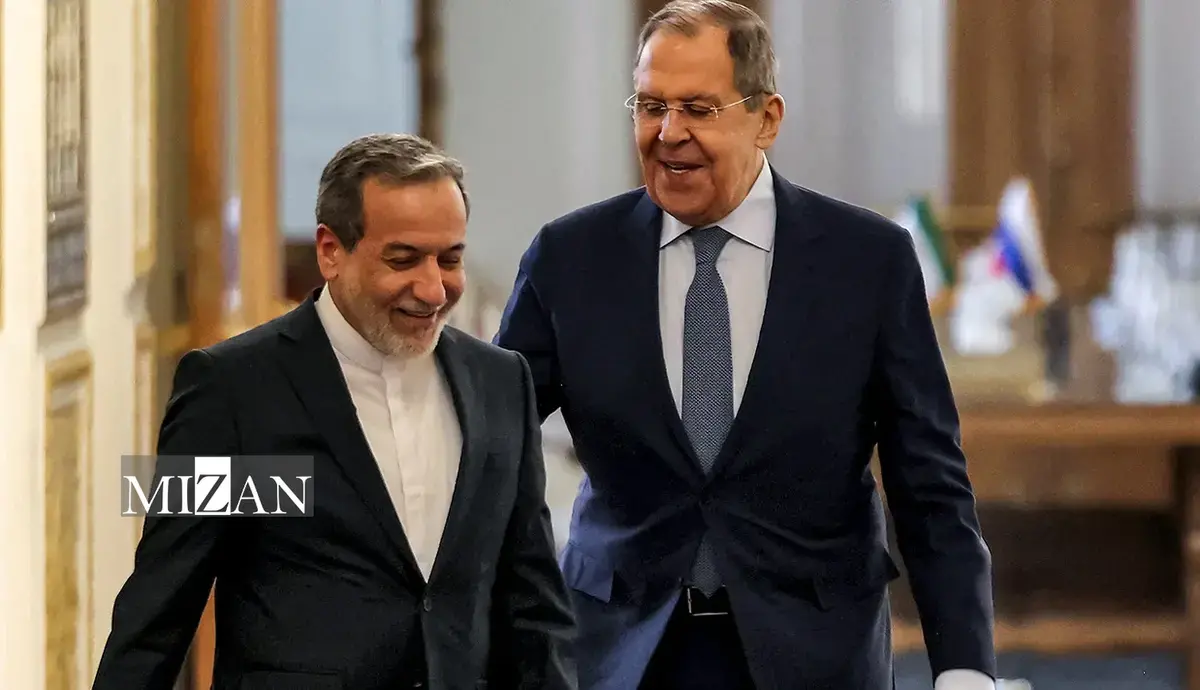 رایزنی تلفنی عراقچی و لاوروف درباره روابط دوجانبه و تحولات منطقه‌ای و بین‌المللی