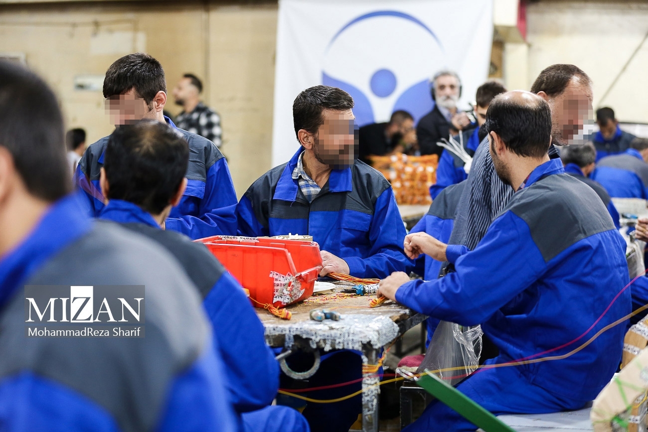 اتونشر/۵۰ درصد زندانیان استان کردستان در ۳۵ کارگاه شاغل هستند/برگزاری ۱۱۷ دوره آموزشی در شش ماه نخست سال جاری برای ۲۴۷۰ زندانی اتونشر/۵۰ درصد زندانیان استان کردستان در ۳۵ کارگاه شاغل هستند/برگزاری ۱۱۷ دوره آموزشی در شش ماه نخست سال جاری برای ۲۴۷۰ زندانی