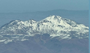 قله سبلان با نخستین برف پاییزی، چهره‌ای زمستانی به خود گرفت