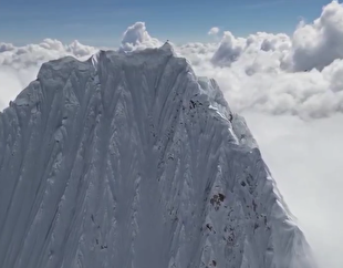 قله باشکوه آلپامایو در پرو؛ یکی از فنی‌ترین و شیب‌دارترین کوه‌های جهان در دل رشته‌کوه آند