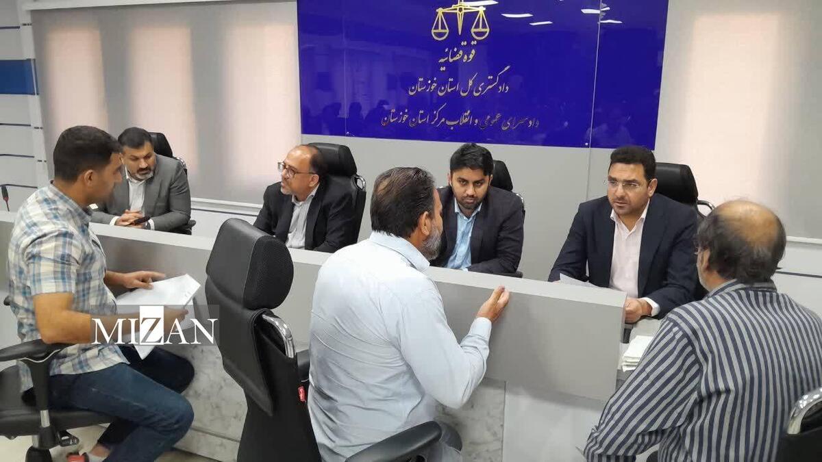 دادستان مرکز استان خوزستان در میز خدمت پاسخگوی مشکلات قضایی ۵۰ نفر از مراجعین شد