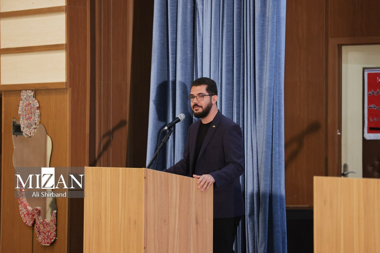 پرهام نعیم نماینده بسیج دانشجویی دانشگاه ایلام نشست صمیمی دانشجویان با رئیس قوه قضاییه، فرصتی برای طرح دغدغهها/دانشجویان ایلام از پاسخهای دلسوزانه رئیس قوه قضاییه امید گرفتند