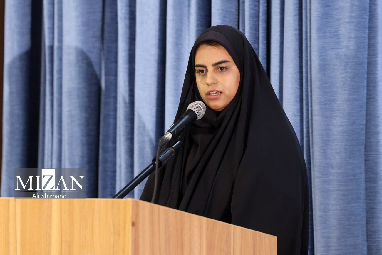 زهره صیدی، نماینده جامعه اسلامی دانشگاه ایلام نشست صمیمی دانشجویان با رئیس قوه قضاییه، فرصتی برای طرح دغدغهها/دانشجویان ایلام از پاسخهای دلسوزانه رئیس قوه قضاییه امید گرفتند