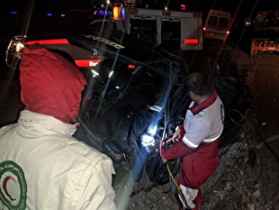 ۳ جان باخته و ۲ مصدوم در برخورد پراید با دو تریلی در اتوبان زرندیه