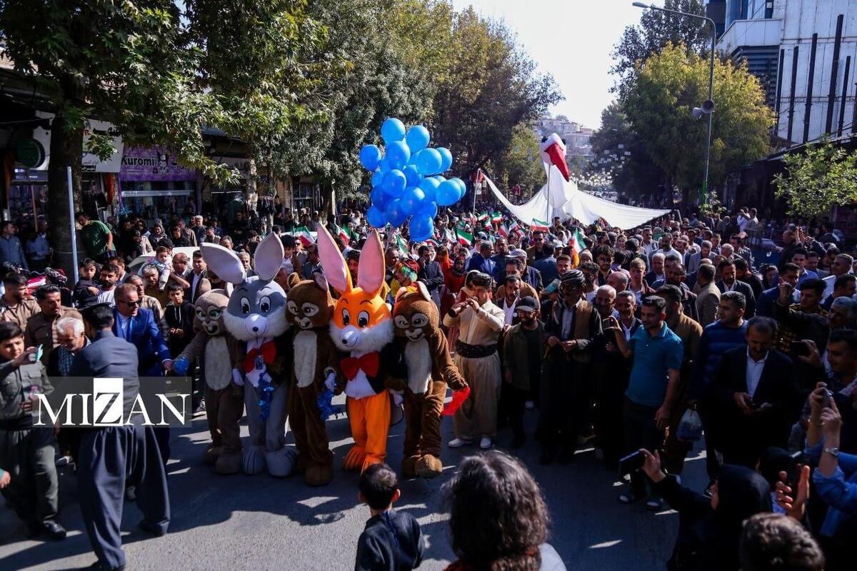 کارناوال شادی آغازگر هجدهمین جشنواره تئاتر خیابانی مریوان شد