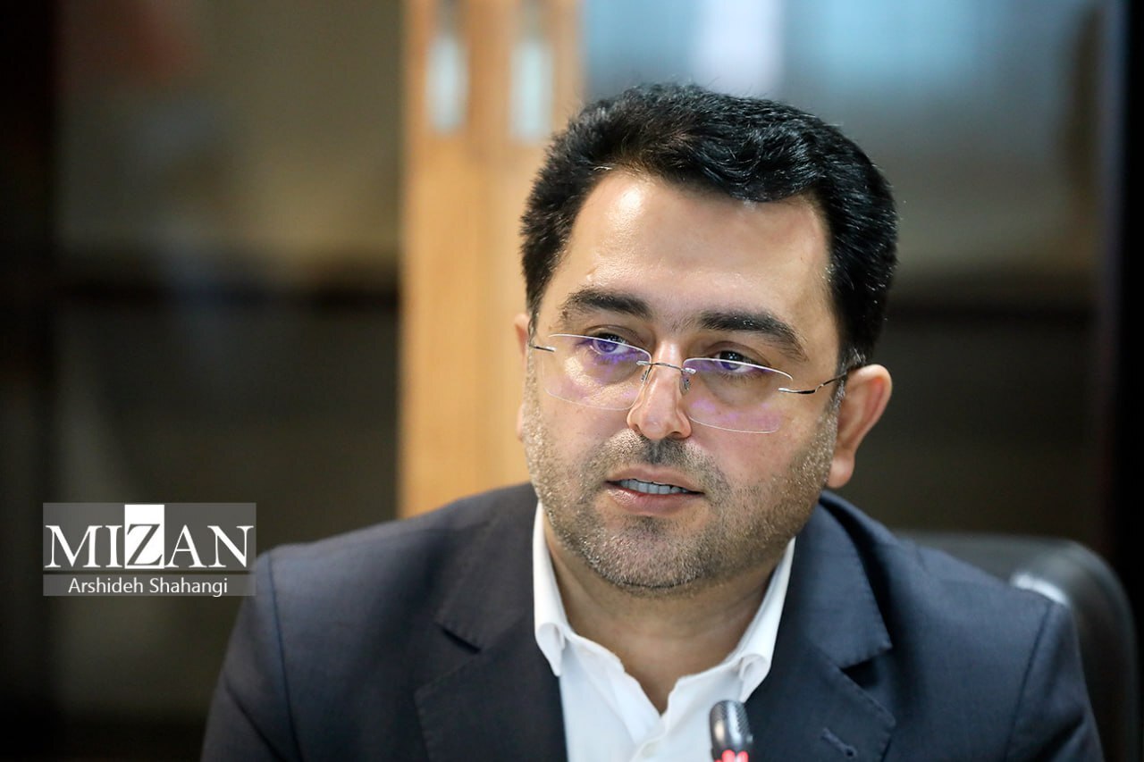 سید حامد موسوی وکیل پایه یک دادگستری مرکز وکلای قوه قضاییه تهران و عضو کمیسیونهای کشوری کارآموزی و نقل و انتقال مرکز وکلا و دادیار دادسرای انتظامی مرکز وکلای قوه قضاییه استان تهران خلأ نظارت و ضعف اطلاعرسانی، ریشه اصلی پروندههای کثیرالشاکی حوزه مسکن/ ضرورت همافزایی دستگاهها برای صیانت از حقوق مردم/ کارشناسان قضایی: پیشگیری، مؤثرتر از برخورد در مهار پروندههای حوزه مسکن است