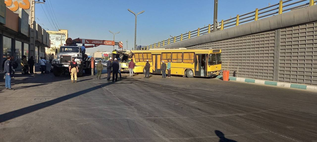 تصادف دو دستگاه اتوبوس  در جاده مخصوص کرج ۲۷ مصدوم برجای گذاشت