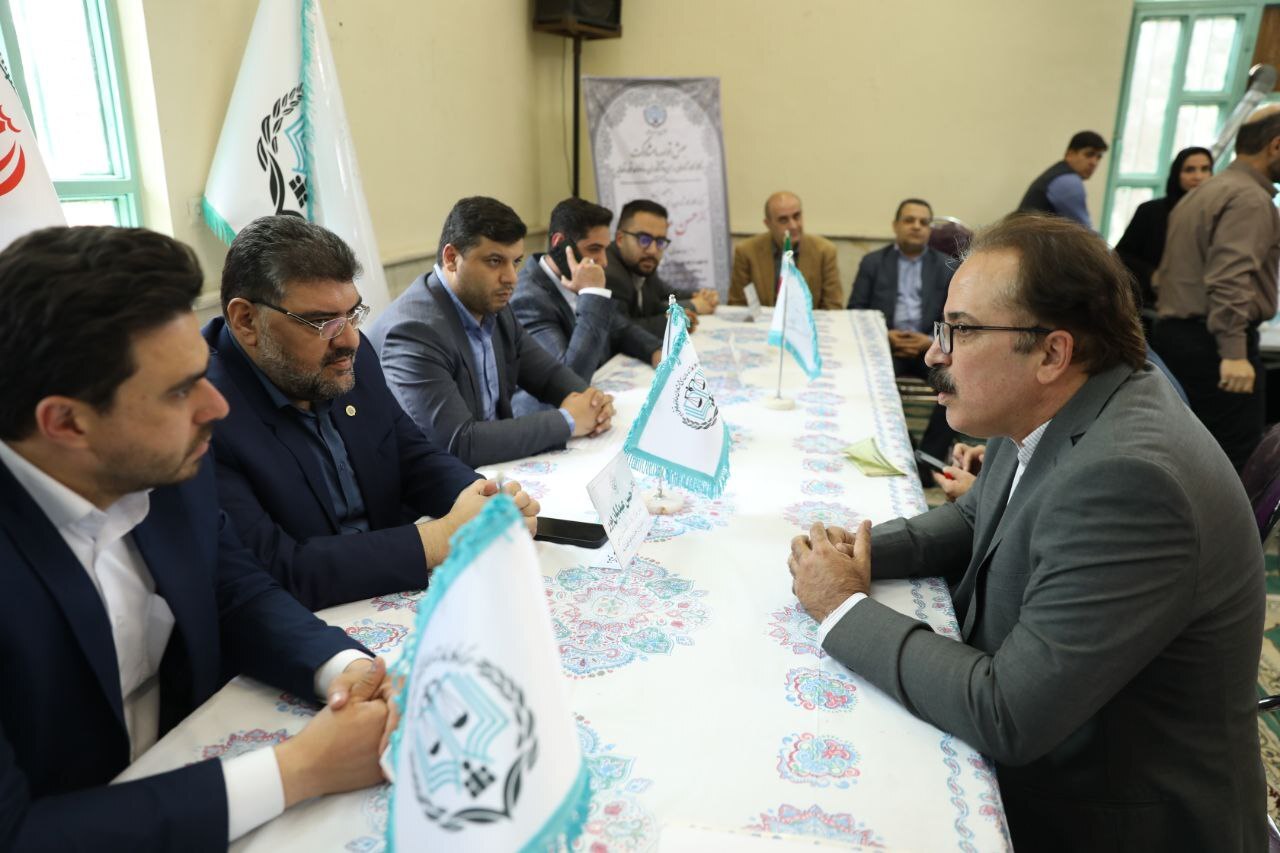 ارائه خدمات معاضدتی مرکز وکلا به کارگران شهرک صنعتی رئیس مرکز وکلا: ارائه خدمات معاضدتی به مدافعان سلامت را افتخار، رسالت و وظیفه خود میدانیم