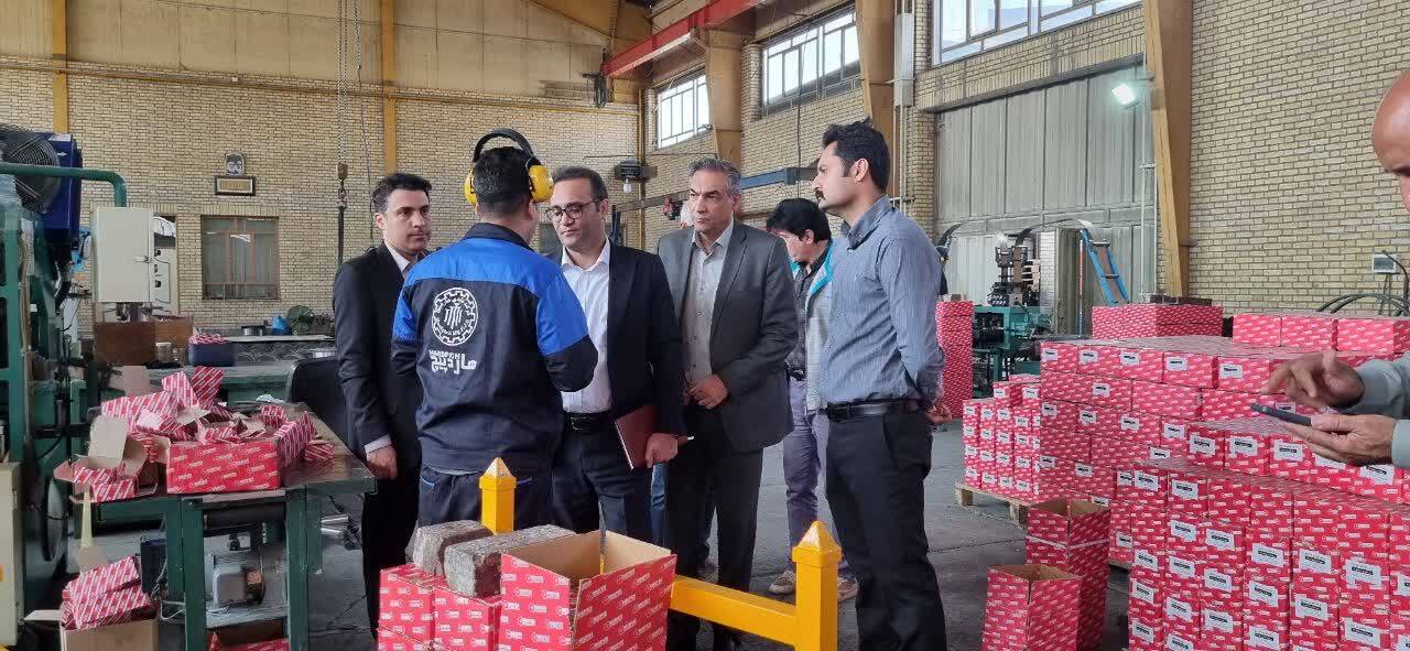 بازدید دادستان بروجرد استان لرستان از واحد های تولیدی دادستان بروجرد: دستگاه قضایی آمادگی کامل دارد تا با تسهیل روندهای قانونی، از تولید و اشتغال حمایت کند