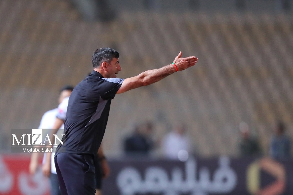 غیبت کریم باقری در نشست خبری بازی با تراکتور