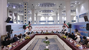 نشست هم‌اندیشی وعاظ و مادحین کشور با تأکید بر مردمی ماندن اربعین و گسترش هیئت‌های خانگی برگزار شد